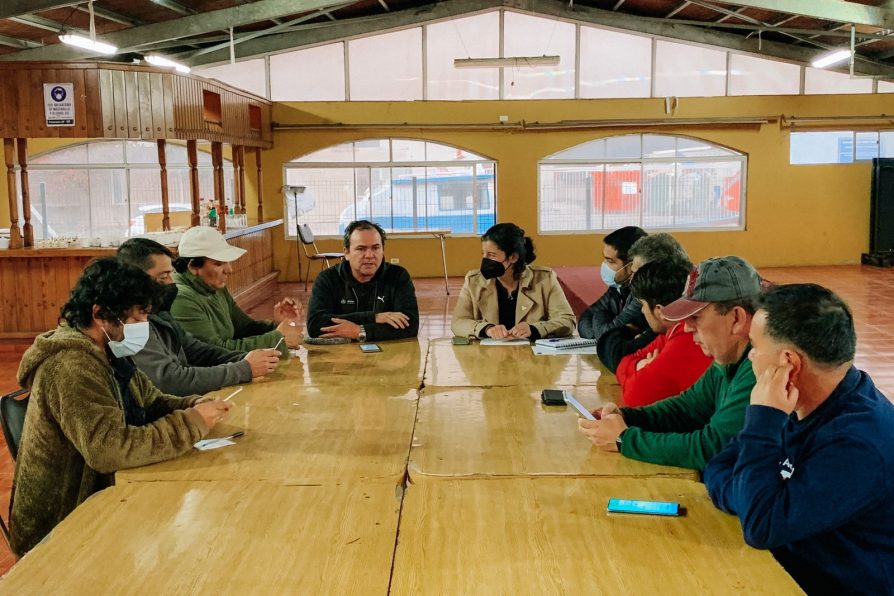 Delegada Presidencial encabezó encuentro con pescadores artesanales en Caleta Lo Rojas