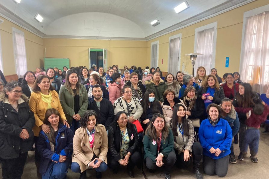 Más de 100 mujeres de Lota participaron de un conversatorio para conocer la agenda del Gobierno