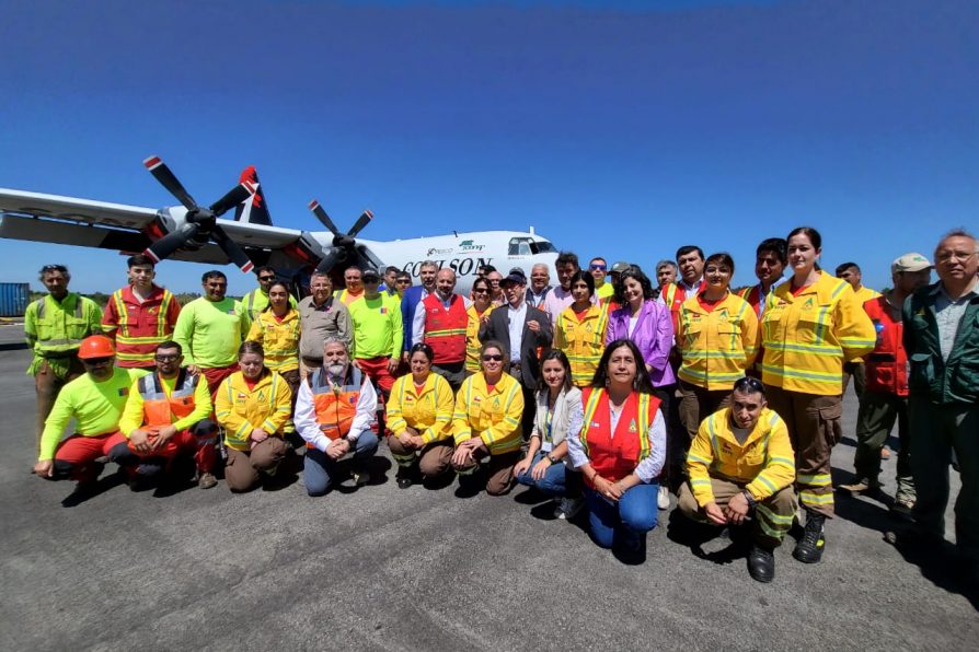 <strong>Autoridades presentan nuevo avión C-130 de Conaf que operará en renovada pista en Región del Biobío</strong>