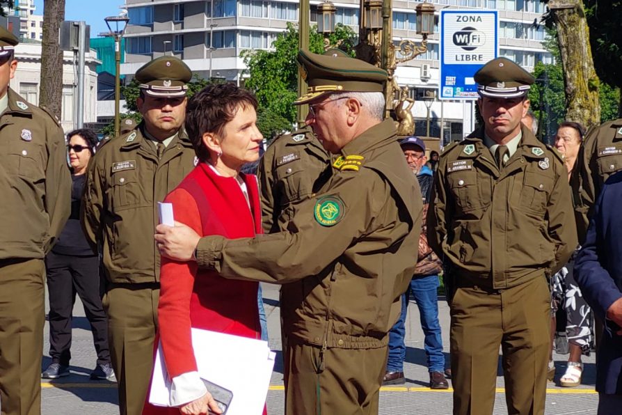 Ministra del Interior encabeza Comité de Seguridad y entrega vehículos a Carabineros