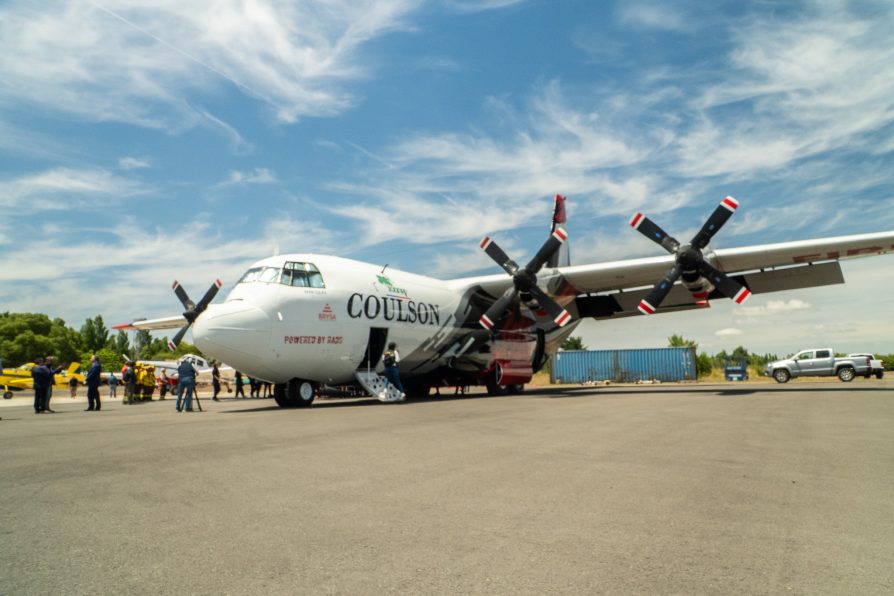Hércules C-130 llegó a aeródromo María Dolores para apoyar combate de incendios forestales