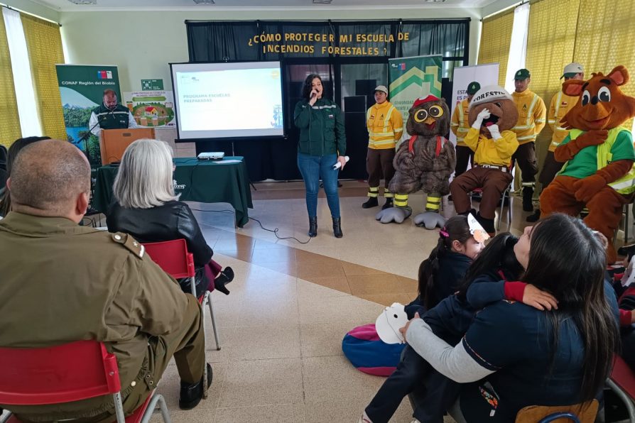 Gobierno lanza “Escuelas Preparadas” que alista a comunidades para prevenir incendios forestales