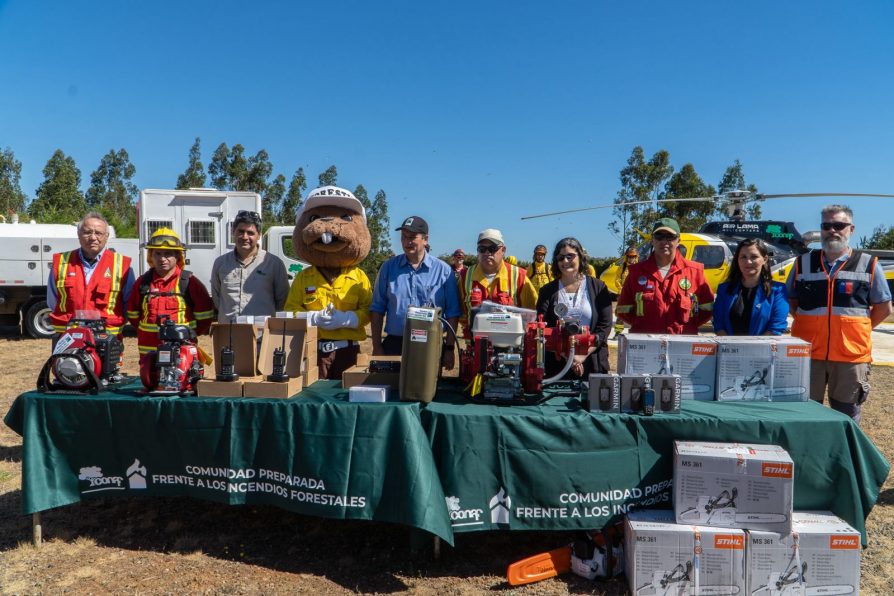 Conaf recibe nuevo equipamiento para combate de incendios forestales en la región