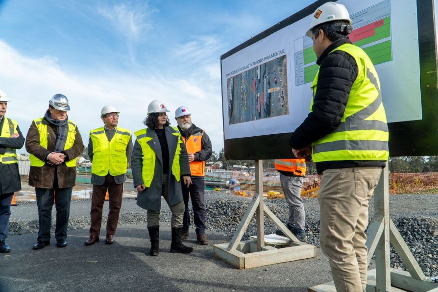 Puente Industrial avanza sobre el 73% con instalación de vigas en acceso a Ruta 160