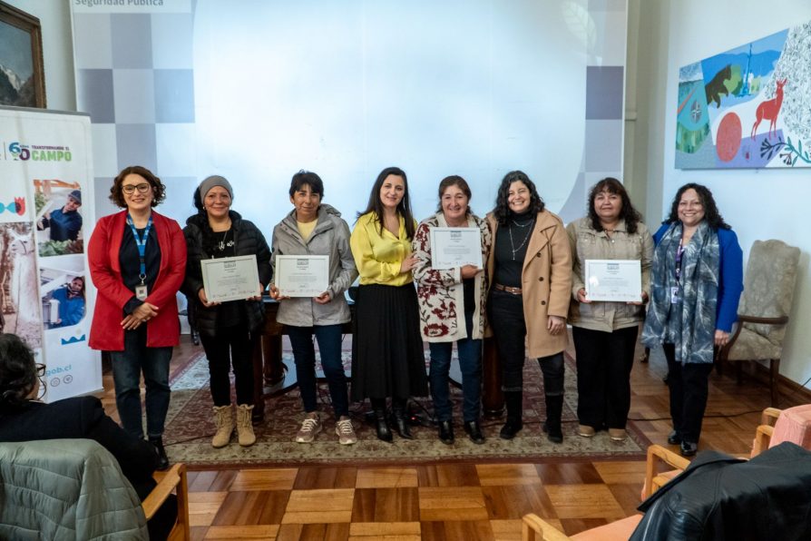 Autoridades reconocen a mujeres rurales por su liderazgo y compromiso con la agricultura sostenible