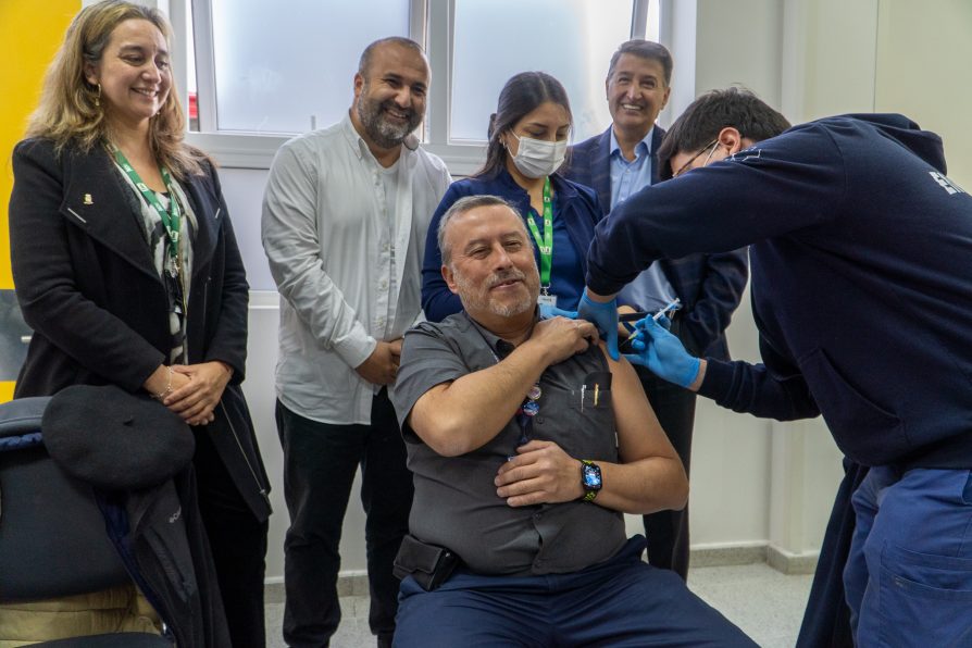 Autoridades llaman a intensificar proceso de vacunación de invierno contra influenza y Covid-19