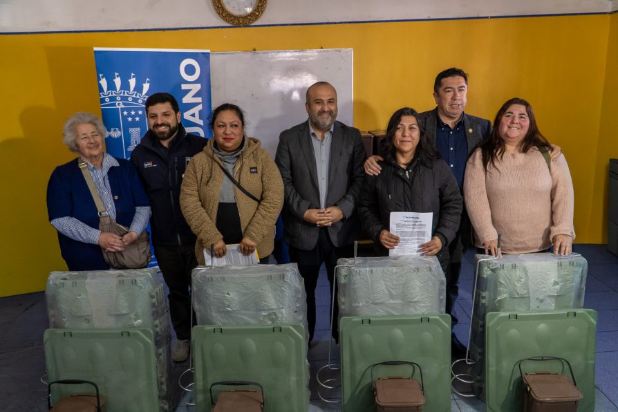 Familias de Talcahuano recibieron composteras para reducir residuos domiciliarios en proyecto Fondo para el Reciclaje