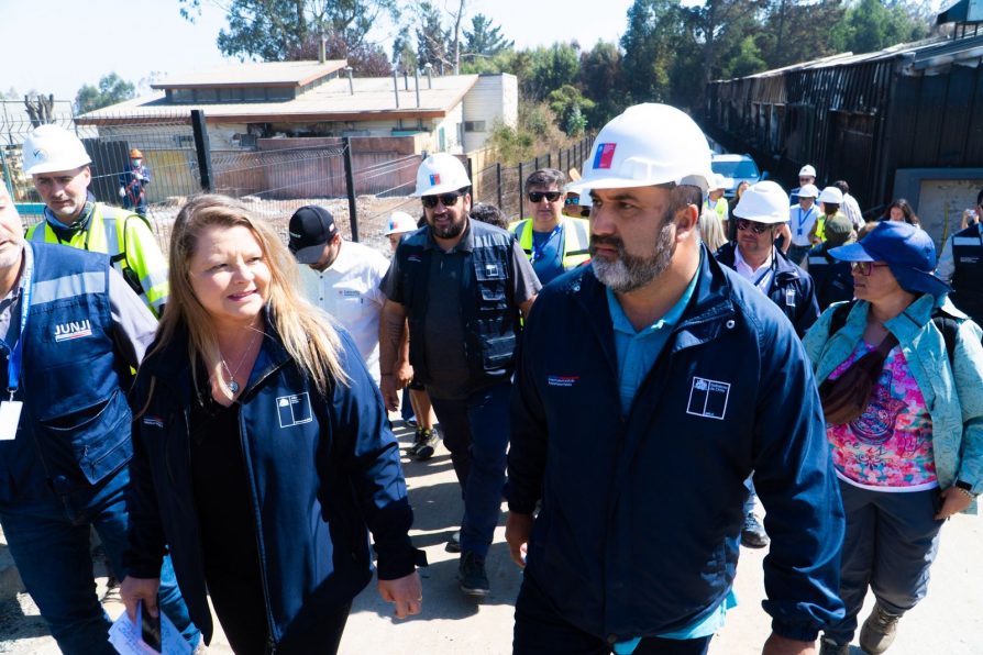 Ministro de Educación lideró coordinación para la reconstrucción de establecimientos destruidos por incendios forestales