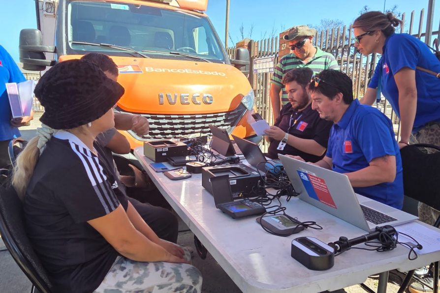 Gobierno realiza despliegue en zonas afectadas por incendios para informar nuevas ayudas tempranas