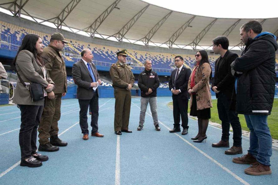 Delegado Presidencial del Biobio inspecciona estadio Ester Roa previo al encuentro U. De Concepción y Colo Colo.
