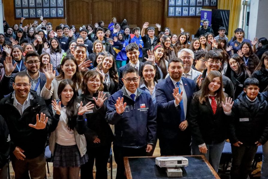 Encabezado por el Delegado Presidencial Julio Anativia, Biobío consolida su Consejo Consultivo Regional: 60 niños, niñas y adolescentes lideran el diálogo con las autoridades