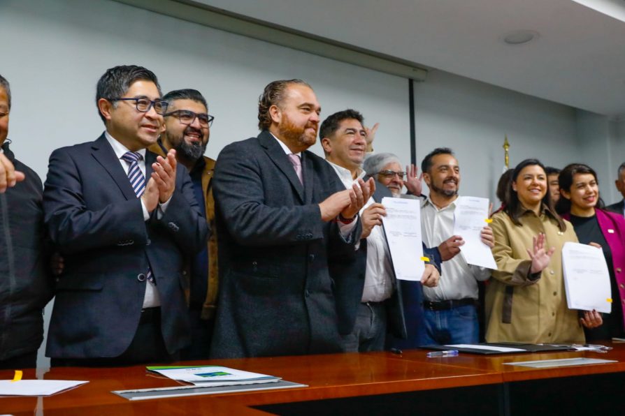 Delegado Presidencial Participa en la Ceremonia de Firma de Contrato para la Reconstrucción del Mercado de Talcahuano. Inversión histórica de $17 mil millones