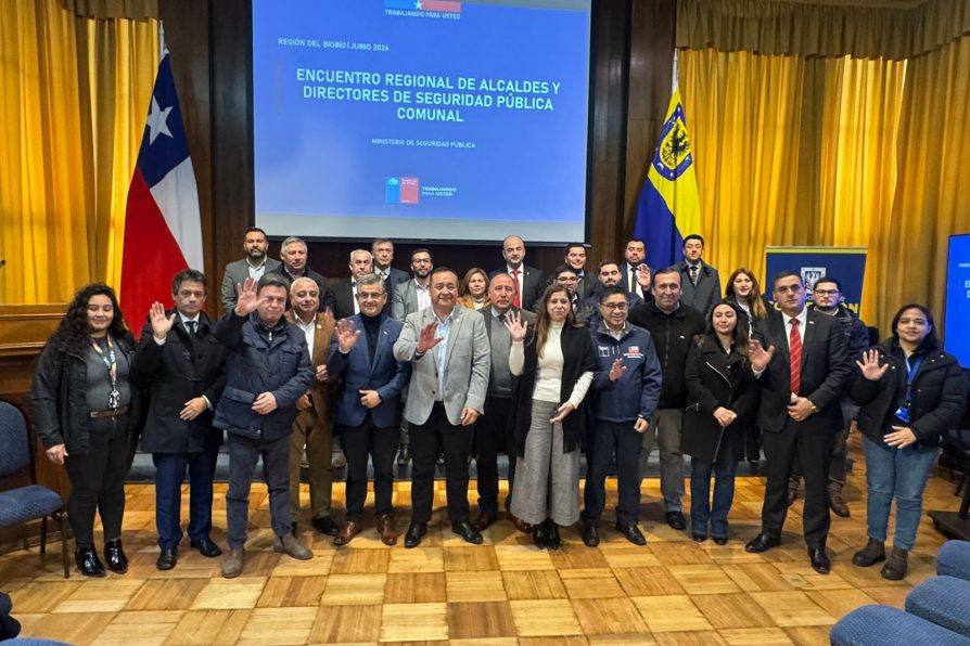 Delegado Presidencial Regional del Biobío y la Subsecretaria de Seguridad Pública se reúnen con Alcaldes de la Región