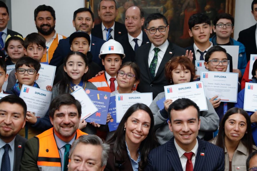Delegado Presidencial, Julio Anativia, encabeza la actividad “Seremi por un Día”, donde niños, niñas y adolescentes asumieron el liderazgo simbólico en cada cartera