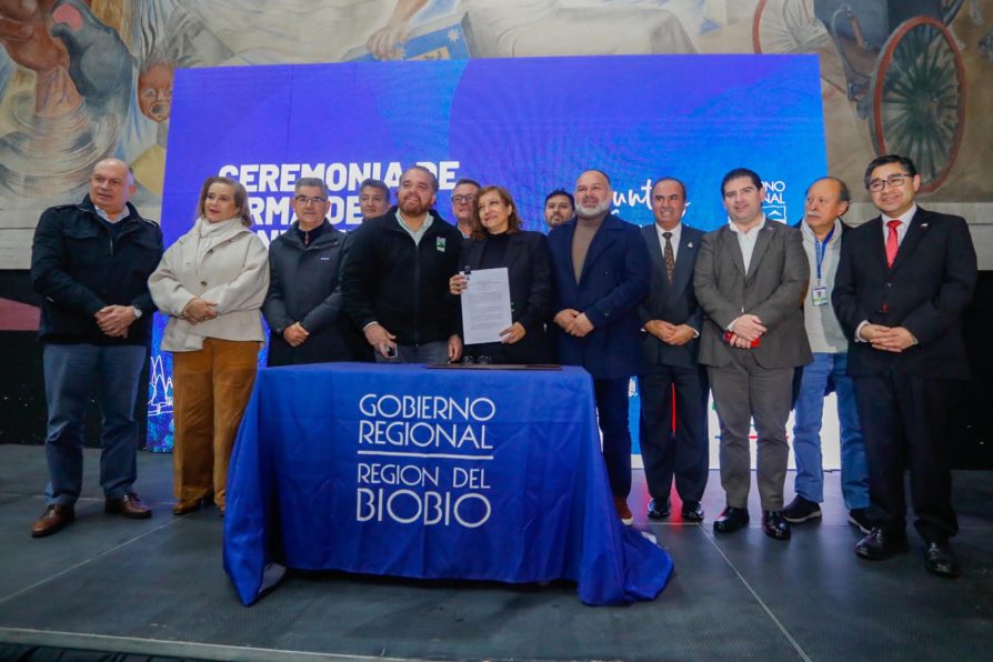 Firman convenio de $9.800 millones para la recuperación de 4 mil hectáreas de bosque nativo afectado por incendios forestales