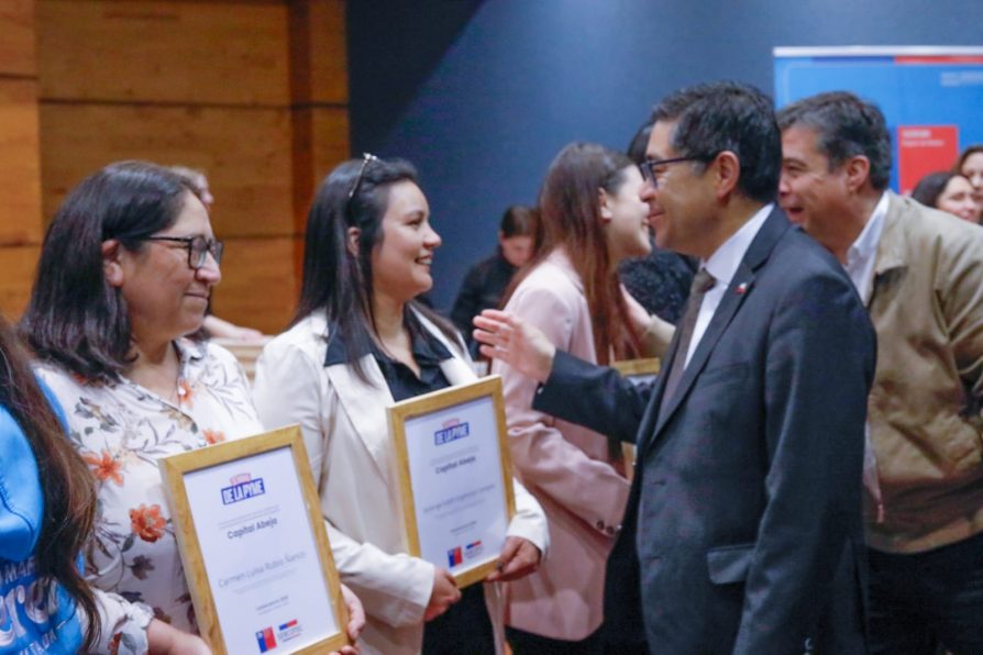 Certifican a más de 100 beneficiarios en programas de Sercotec con una inversión de $587 millones